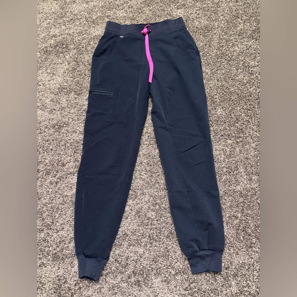 Figs scrub set in Navy with Pink Drawstring